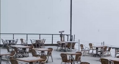 Kemer'in yüksek kesimlerine kar yağdı