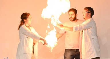 Kepez'in Bilim Merkezi'nden eğlenceli bilim deneyleri