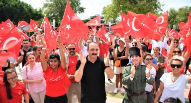 Konyaaltı Kent Meydanı'nda 19 Mayıs coşkusu