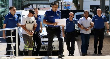 Öğrenci servis minibüsüne demir sopayla saldıran şüpheli ve babası serbest