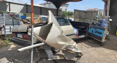 Park halindeki TIR'a çarpan otomobilin sürücüsü hayatını kaybetti