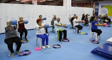 Parkinson hastaları egzersizlerini ASFİM'de yapıyor
