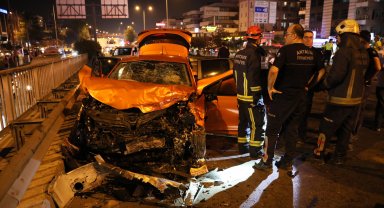 Refüjü aşan otomobille kafa kafaya çarpıştı: 5 yaralı