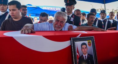 Şehit Astsubay Şen, gözyaşlarıyla son yolculuğuna uğurlandı