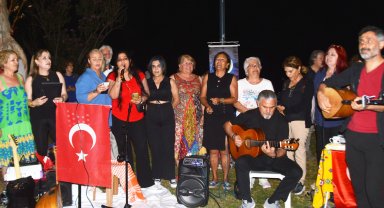 Şiirler plaja taşındı