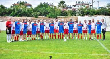 TBMM Parlamento-Meclis Futbol Takımı, Antalya şöhretler karmasıyla dostluk maçı yaptı