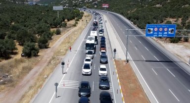ANTALYA girişinde 5 kilometrelik bayram kuyruğu