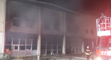Antalya'da tarım kimyasalları fabrikasında yangın