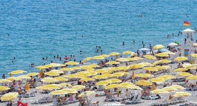 Antalya'nın havası da denizi de sıcak