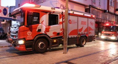 Apartmanın asansör dairesinde yangın