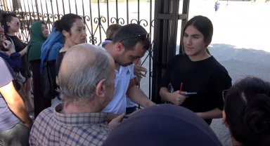 Çanta ve telefonla sınava girmeye çalıştı, unuttuğu kimliğini diğer veliler yetiştirdi