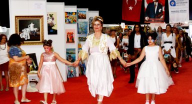 Defileli sergi
