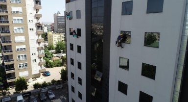 Halat ve karabinanın ucunda mesai