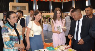 Korkuteli Eğitim Şenliği'nde kitap fuarı açıldı