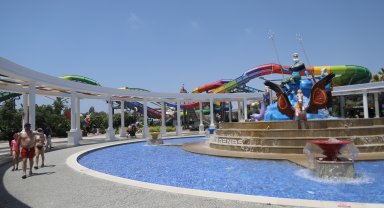 Nem ve sıcaktan bunalanların adresi tema park oldu