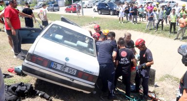 Oğulları kaza yapan baba, olay yerinde diz çöküp ağladı
