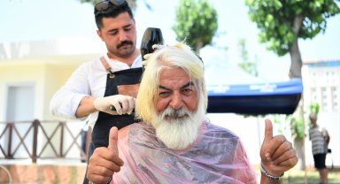 Sokakta yaşayanlara bayram tıraşı