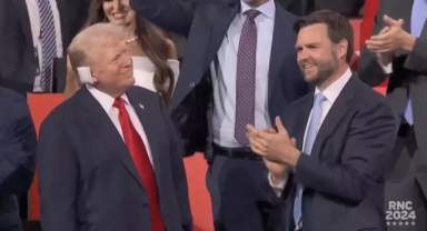 ABD Başkan adayı Trump, kulağında bandajla ulusal kongreye katıldı