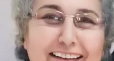 Annesini son yolculuğuna sevdiği türkülerle uğurladı