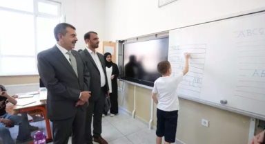 Bakan Tekin'den, Gazzeli çocuklara ziyaret