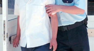 Boşanma aşamasındaki eşini, kayınpederini ve kayınvalidesini öldürdü
