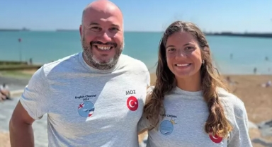 Dünya tarihinde ilk defa iki Türk sporcu aynı anda Manş Denizi'ni geçti