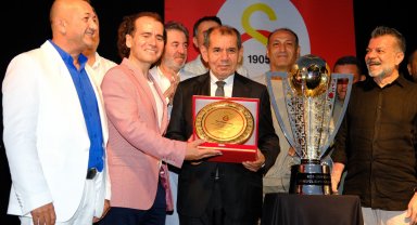 Dursun Özbek ve şampiyonluk kupası