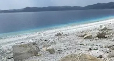 Salda Gölü'nde kuruma ve çöp tehlikesi