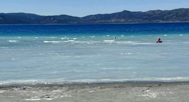 Salda'da kirlilik alarmı; beyaz adacıklar kararıyor