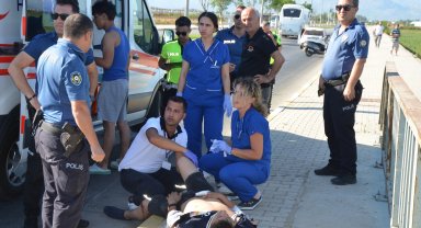 Serik'te motosiklet devrildi: 2 yaralı