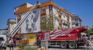 Apartın çatısında yangın