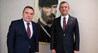 Başkan Böcek, Özel'i ziyaret etti