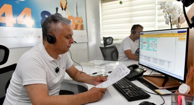 Başkan Uysal, çağrı merkezinde