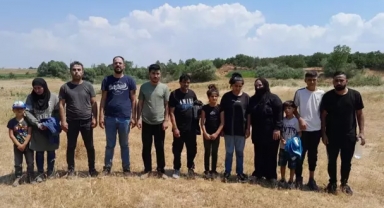 Edirne'de 26 kaçak göçmen ile 1 organizatör yakalandı