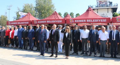 Kemer'de Zafer Bayramı törenle kutlandı