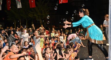 Kepez'in çocuklarına palyaço sürprizi
