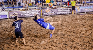 Manavgat'ta plaj futbolu coşkusu