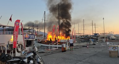Marinada teknedeki yangın diğer teknelere de sıçradı