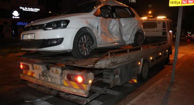 Park halinde bulunan otomobile çarptı