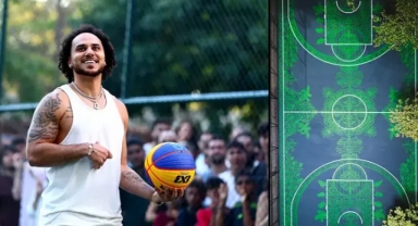 Shane Larkin, “Carpet Court” temalı basketbol sahası açtı