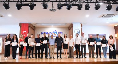 Turnuvayı kazananlara ödülleri verildi