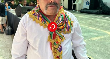 30 saniyede 1 kilo bal yedi