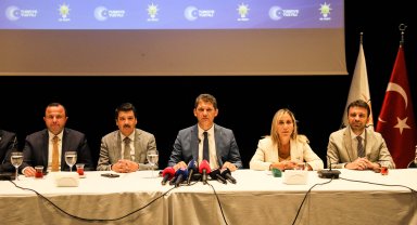 AK Parti İl Başkanı Çetin: Böcek, şehri yönetmekten aciz