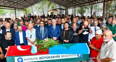 Alparslan Türkeş'in dava arkadaşı Dönmezer, Antalya'da toprağa verildi