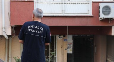 Elektrik aksamından çıkan yangında eşyalar yandı; 1 yaralı