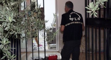 Evini yakmaya çalıştı; eşi ve çocukları da içerideydi