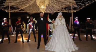 Halk oyunu gelin ve damatların vazgeçilmezi oldu