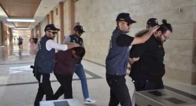 İki sosyal medya ünlüsüne 'müstehcenlik' tutuklaması