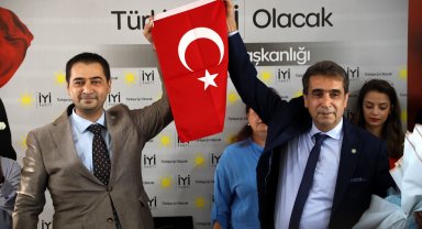 İYİ Parti Antalya'da bayrak değişimi