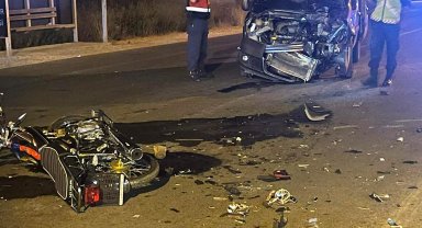 Otomobille motosiklet çarpıştı: 1 ölü